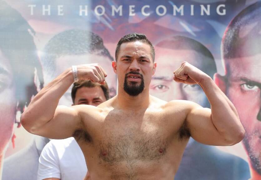 Паркер нокаутировал Алекса Леапаи