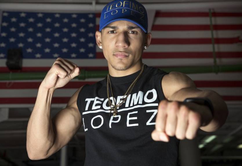 Теофимо Лопеса брутально отправили на канвас в спарринге