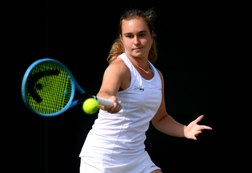 Снигур вышла в 1/2 финала юниорского Уимблдона