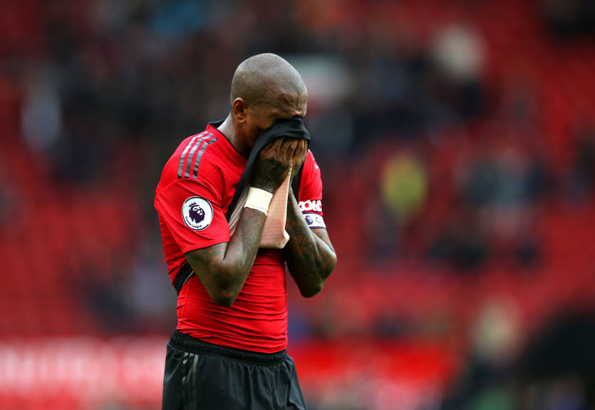 Фанаты Ливерпуля арендовали самолет, чтобы поиздеваться над игроками Манчестер Юнайтед