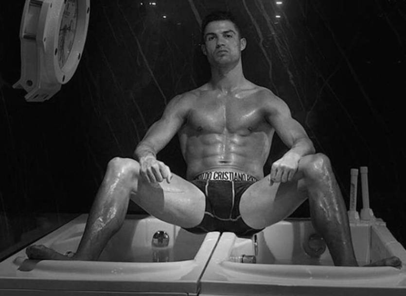 Голый Cristiano Ronaldo на фото рекламы нижнего белья Armani - Эро фото засветы