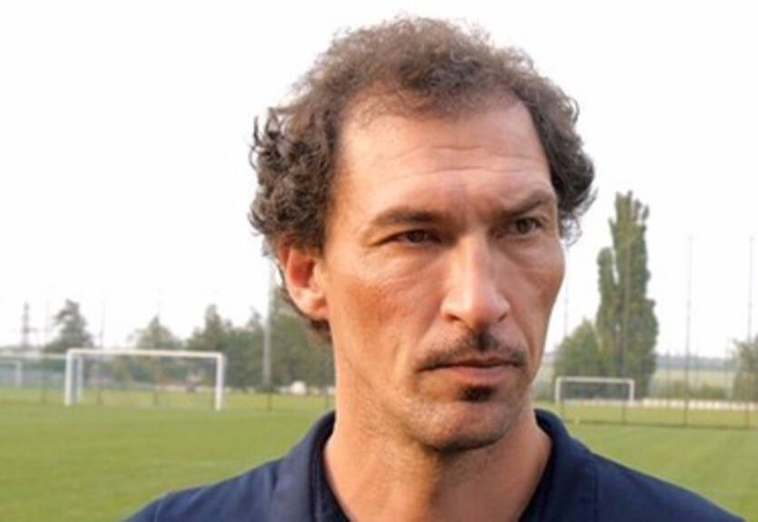 Днепр-1 подпишет защитника и атакующего игрока