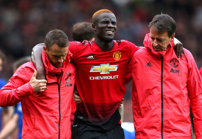 Ключевой защитник МЮ пропустит до пяти месяцев из-за травмы