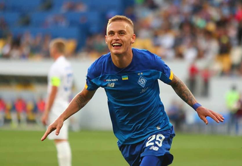 Буяльский забил гол после элегантной подачи Сидорчука Буяльский забил гол после элегантной подачи Сидорчука