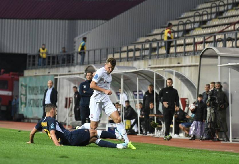 Игроки Зари вышли на матч с Днепр-1 в разных футболках