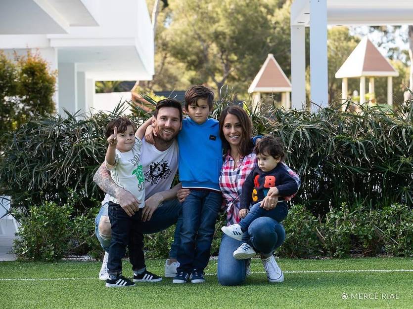 Фото месси с женой и детьми фото