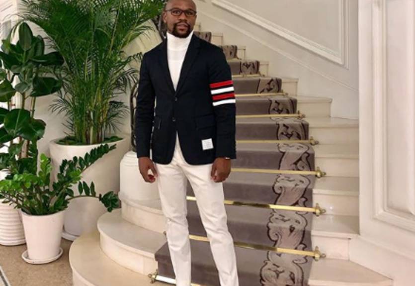 Мейвезер шокировал болельщиков количеством золотых часов Мейвезер шокировал болельщиков количеством золотых часов