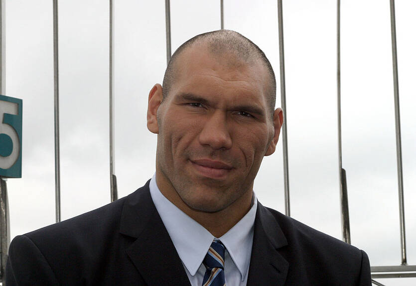 Валуев: Добровольная поездка в Россию может поставить крест на карьере украинских боксеров