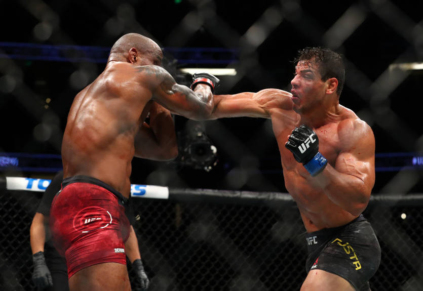 Пауло Коста раздельным решением судей победил Йоэля Ромеро