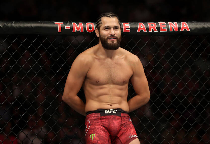 Масвидаль и Диас начали вести переговоры по поединку