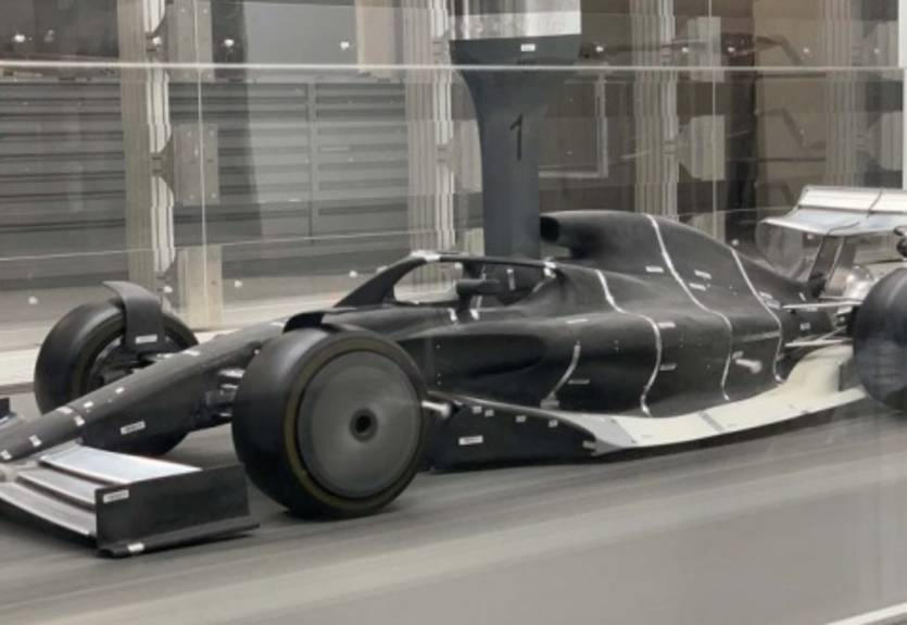 Формула-1 показала концепт болида на 2021 год