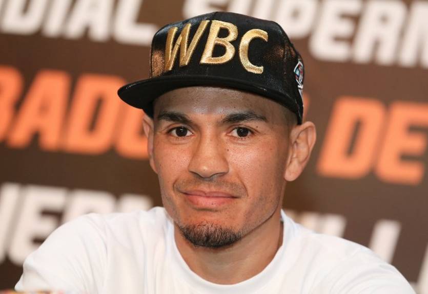 Эстрада защитил пояс WBC во втором наилегчайшем весе