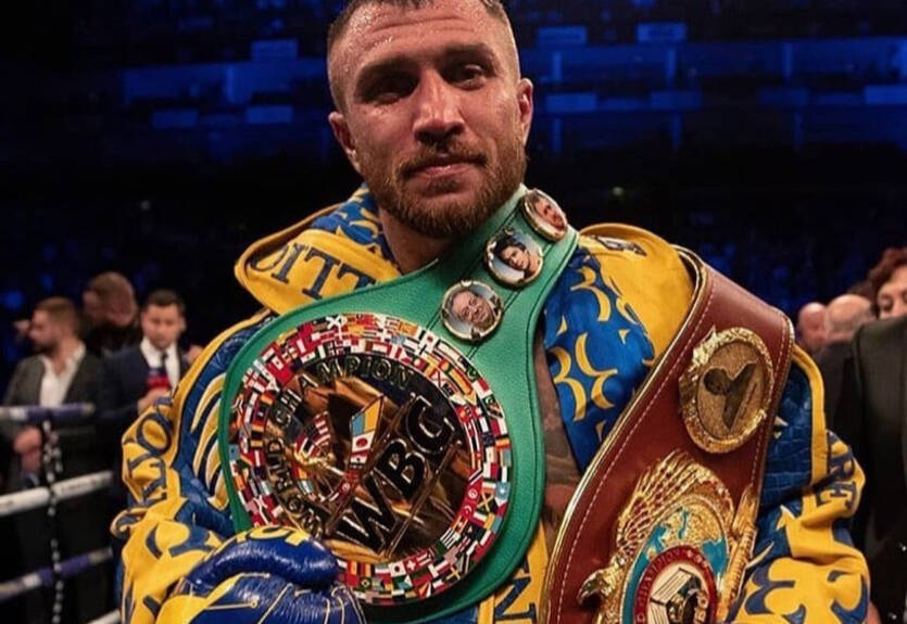 Василий Ломаченко выиграл третий пояс в легком весе: что дальше