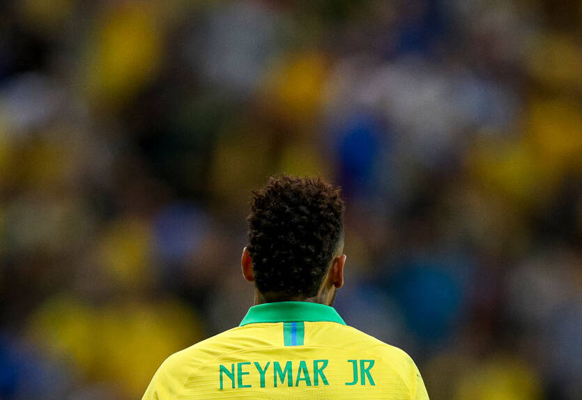 Скромный французский клуб затроллил Неймара в последний день трансферного окна