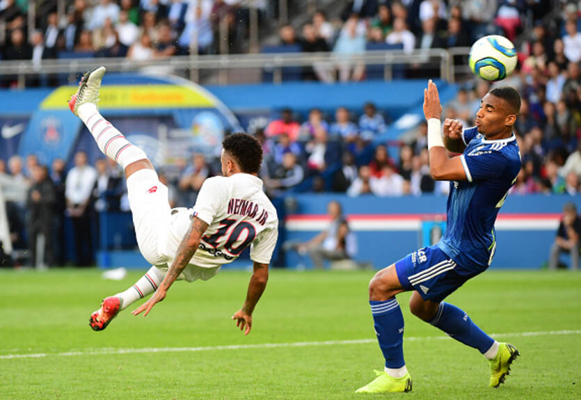 Невероятный гол Неймара через себя, который принес победу ПСЖ на последних минутах