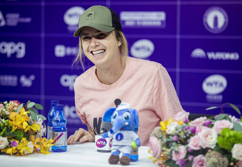 Свитолина подшутила над цензурой в Китае, поделившись фото с проводным телефоном