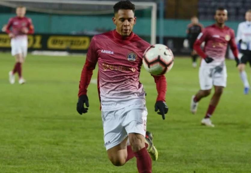 Футболист Львова был удален за неприличный жест в адрес игрока Зари Футболист Львова был удален за неприличный жест в адрес игрока Зари