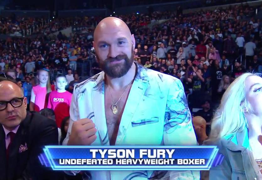 Тайсон Фьюри посетил шоу WWE, где у него произошел конфликт с рестлером Тайсон Фьюри посетил шоу WWE, где у него произошел конфликт с рестлером