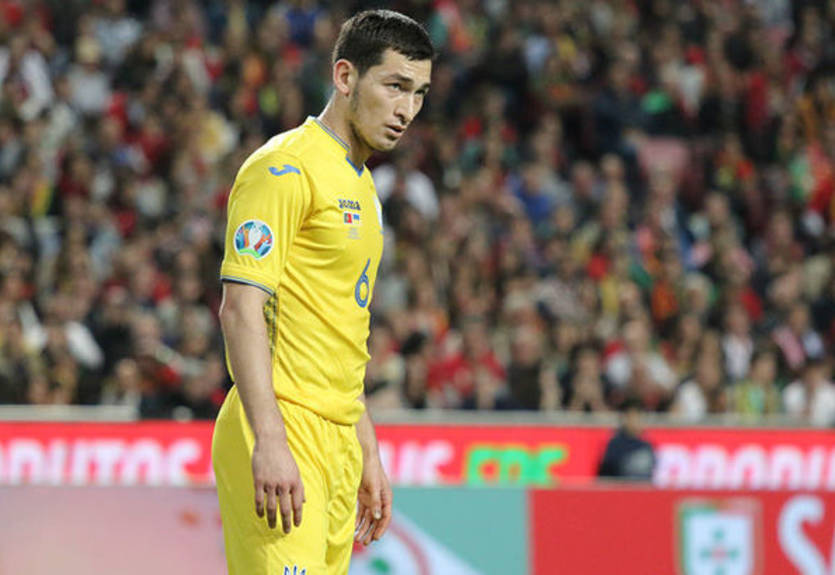 Степаненко заработал дисквалификацию на следующий матч сборной Украины