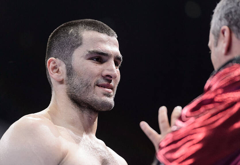 Бетербиев: Ковалев побеждал меня в спаррингах? Во сне разве что