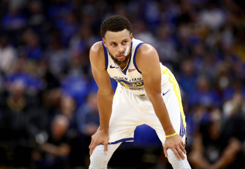 Карри сломал руку в матче с Финиксом Карри сломал руку в матче с Финиксом