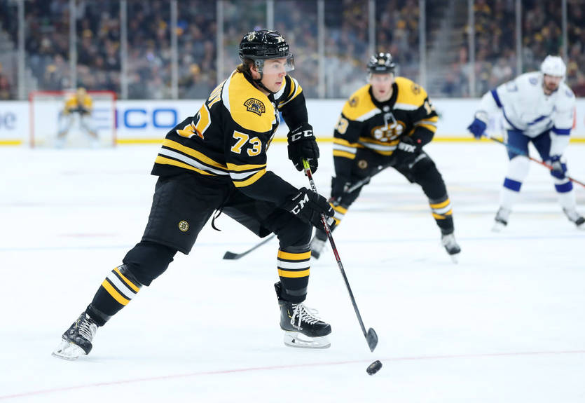 Кровь и боль: Макэвой разогнавшись врезался в штангу и разбил голову