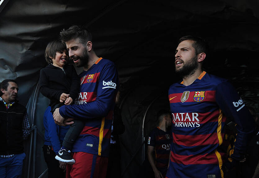 Пике рассказал, почему всегда троллит Альбу Пике рассказал, почему всегда троллит Альбу