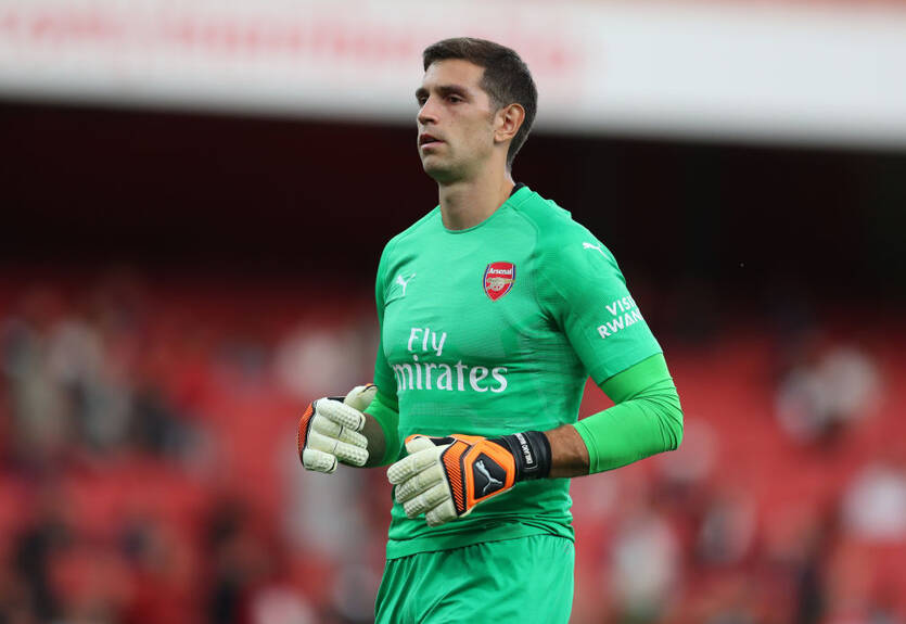 Вратарь Арсенала лайкнул пост с требованием уволить Эмери