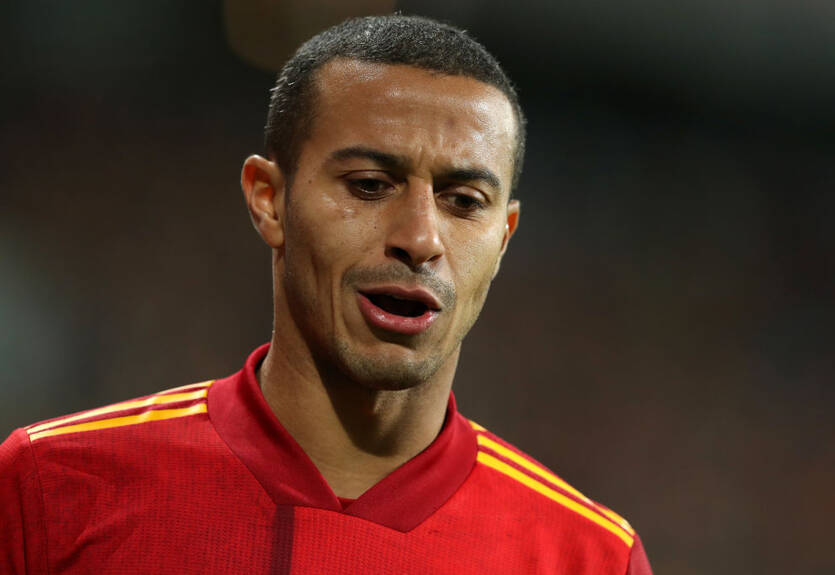 Пол - это лава: Футболисты сборной Испании посоревновались на тренировке