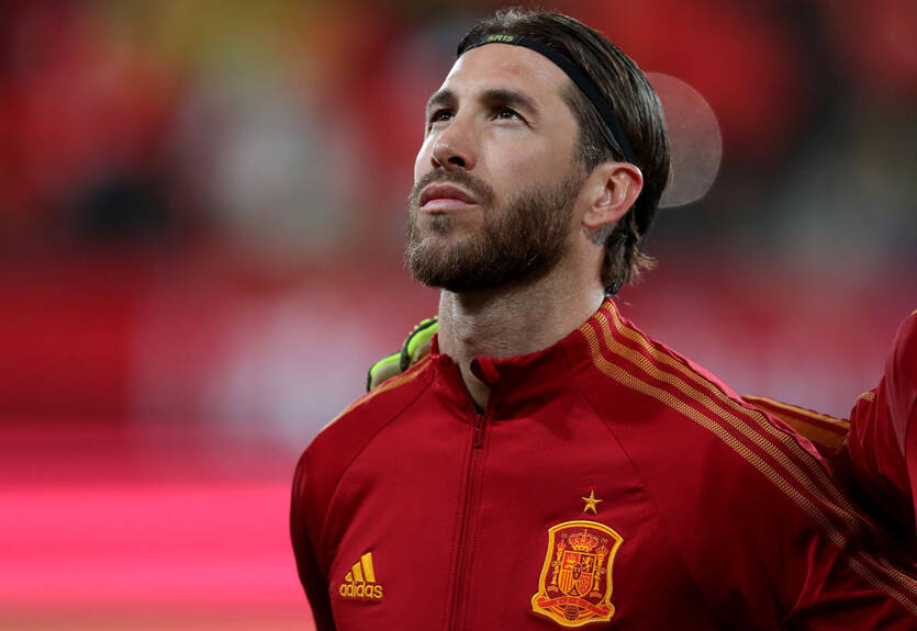 Рамос свою первую зарплату футболиста потратил на бабушку