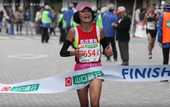 Историческое событие: Впервые женщина старше 60 лет выбежала марафон из трех часов