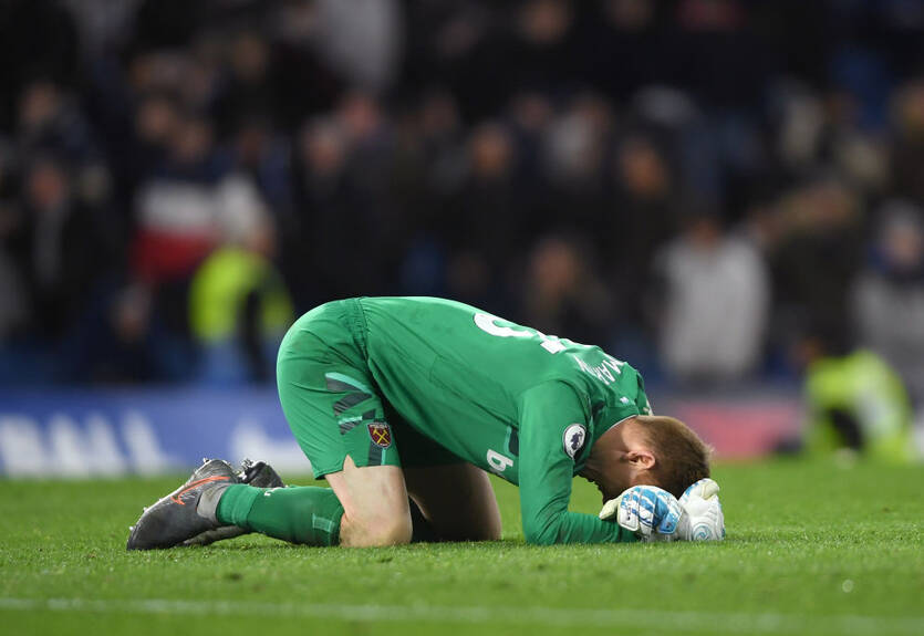 Вратарь Вест Хэма разрыдался после удачного дебюта за клуб