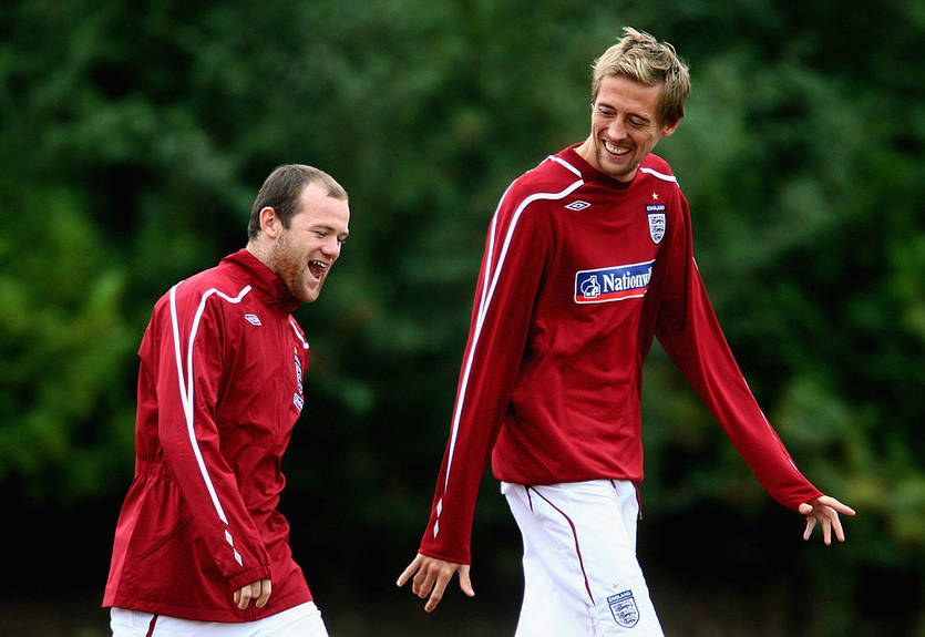 Руни и Крауч провели дуэль взглядов, Уэйну понадобилась табуретка