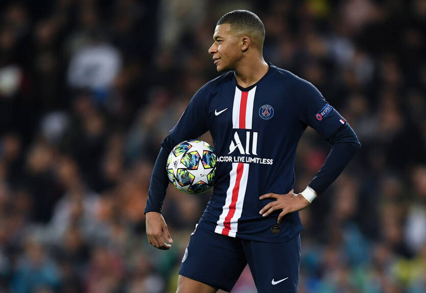 Мбаппе забил гол пяткой и отпраздновал его в смешной позе