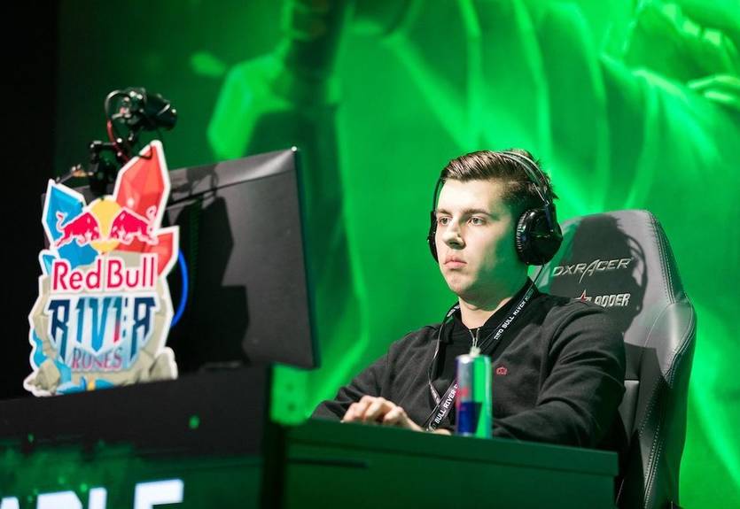 У чому різниця між грою в соло й у команді в Dota 2. Пояснює CaspeRRR
