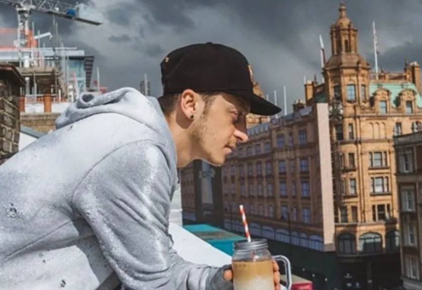 Озил поставил себе цель оплатить операции 1000 детям