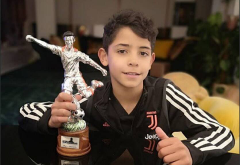 Сын Роналду стал лучшим игроком детского турнира в составе Ювентуса Сын Роналду стал лучшим игроком детского турнира в составе Ювентуса