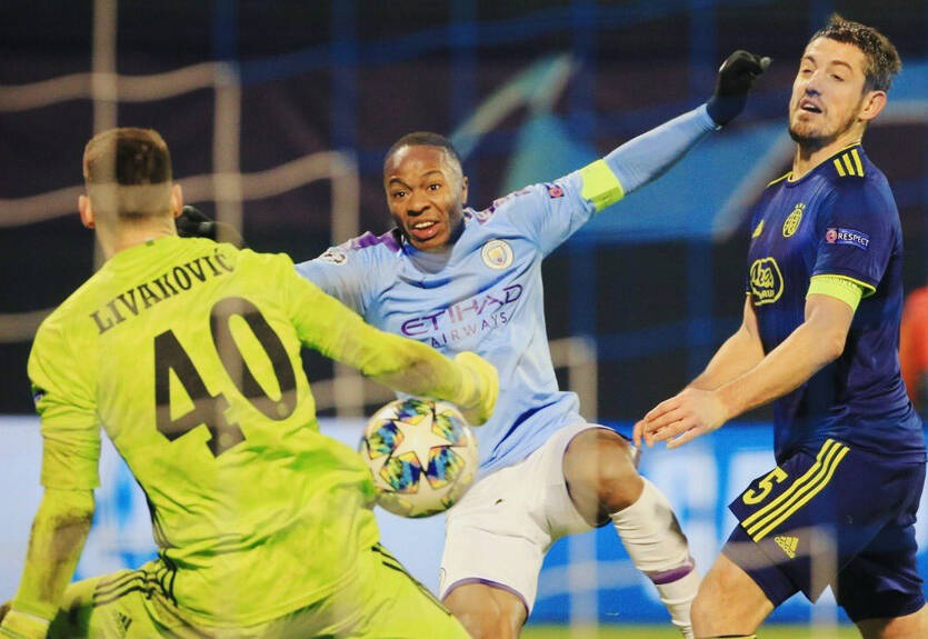 Стерлинг скорчил рожу в стиле Джонса и сам себя высмеял