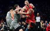 Украинцы в НБА: Лень набрал 23 очка, Михайлюк провалил игру с Чикаго