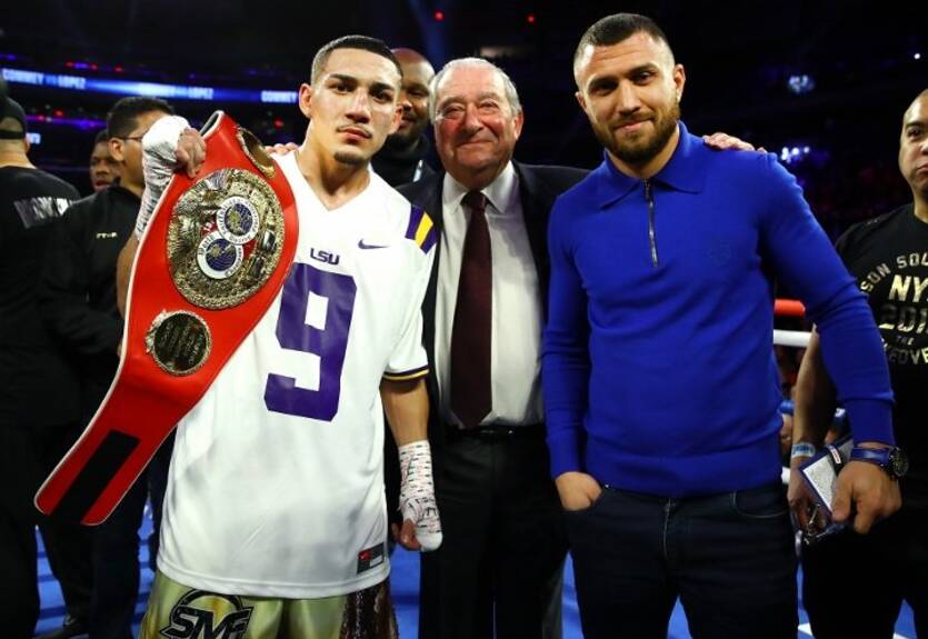Ломаченко рассказал, почему Top Rank выгодно его поражение в бою с Лопесом