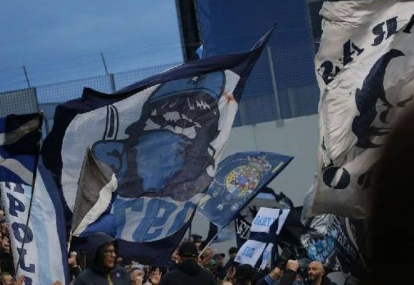 Фанаты Наполи запели "Если не выиграете, мы вас убьем" и футболисты вырвали победу