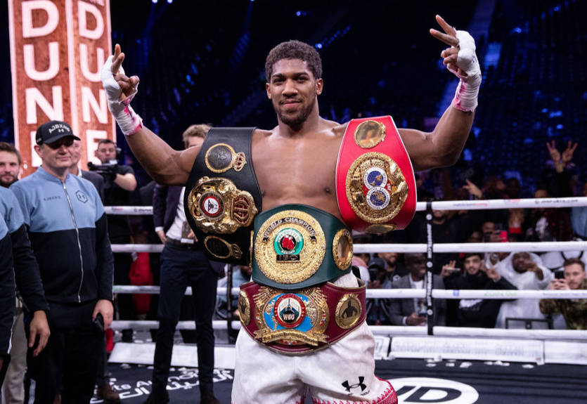 Джошуа может отказаться от одного из своих поясов