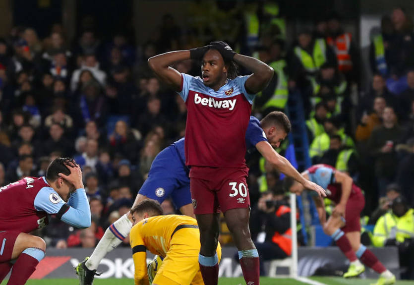 Одноклубник Ярмоленко в костюме снеговика разбил на Рождество Lamborghini