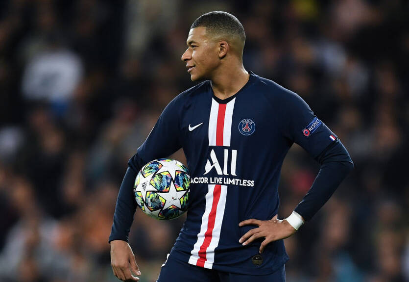 ПСЖ предложил Мбаппе новый контракт с "космической" зарплатой