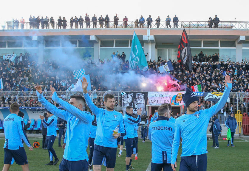 Лацио подаст в суд на своих же фанатов Лацио подаст в суд на своих же фанатов