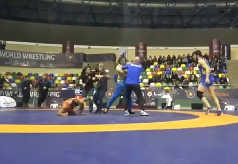 На турнире по борьбе украинец и грузин спровоцировали массовую драку На турнире по борьбе украинец и грузин спровоцировали массовую драку
