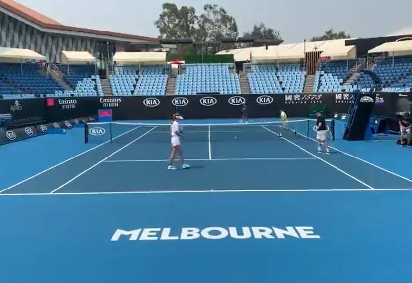 На Australian Open остановили тренировки из-за дыма от лесных пожаров