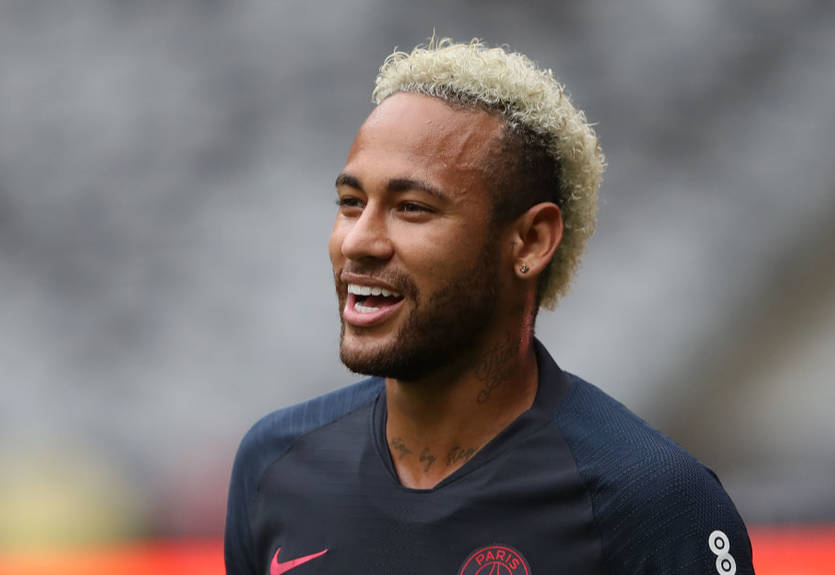 Неймар появился на модном показе в причудливом пиджаке (18.01.20)