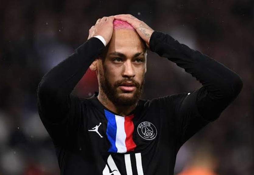 Неймар - арбитру после желтой карточки за финт: Моя задница