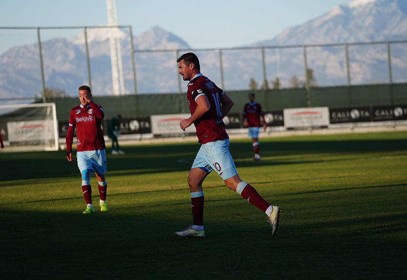 Милевский забил россиянам, пробежавшись со своей половины поля Милевский забил россиянам, пробежавшись со своей половины поля